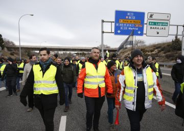 Huelga de taxi en Madrid: cortes de tráfico en accesos al aeropuerto y a Ifema