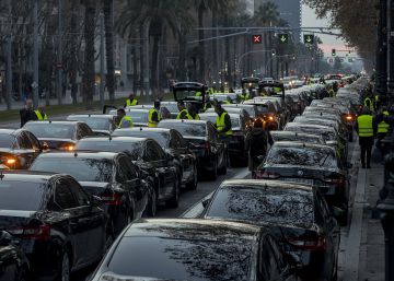 Uber y Cabify denuncian que el decreto del Govern dejará en el paro a 3.500 conductores