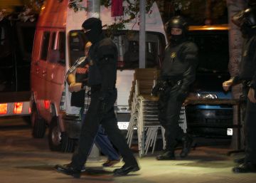 Condemnen un mosso que va encobrir un policia que espiava per als narcos