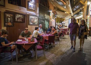 Los vecinos de Valencia se plantan con las terrazas y los pisos turísticos