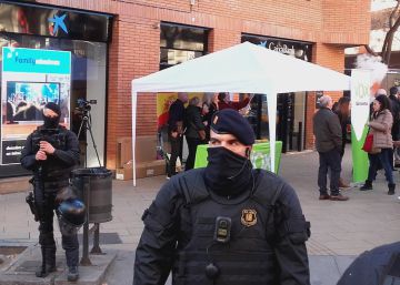 Tres detinguts a Barcelona durant una protesta contra una carpa de Vox
