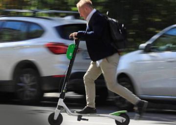 La policía busca en A Coruña al conductor de un patinete eléctrico que arrolló a una mujer y huyó