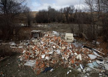 Cinco kilómetros de basura en un vertedero ilegal