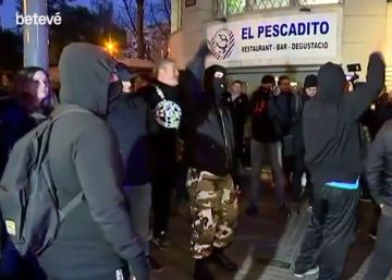 Un detenido durante una manifestación contra Vox en Barcelona