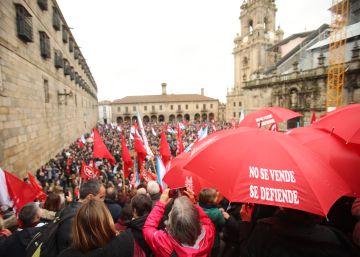 Multitudinaria marcha en Santiago contra la gestión sanitaria de Feijóo