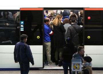 Metro satura sus vagones para ofertar más plazas sin aumentar los trenes
