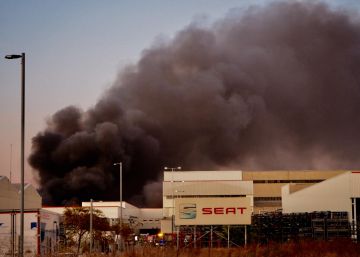 Incendio en Seat de la Zona Franca de Barcelona