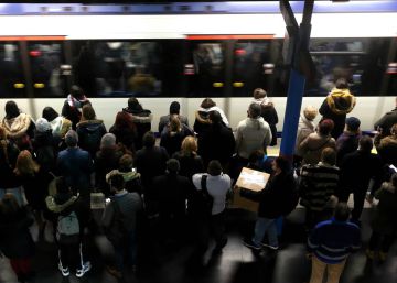 La Comunidad de Madrid reconoce la saturación en el metro, pero defiende que se mantiene el “confort”