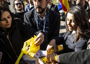 Arrimadas en el pueblo de Puigdemont: “Sánchez volverá a pactar con los separatistas para darles el indulto”