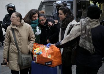 Los Mossos desalojan el Armadillo de Gràcia
