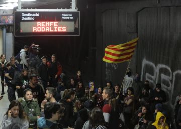 Los estudiantes lideran las protestas de una huelga que no logra paralizar Cataluña