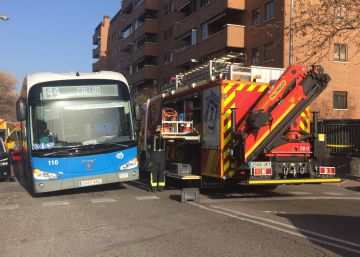 Un hombre de 60 años muere atropellado por un autobús de la EMT