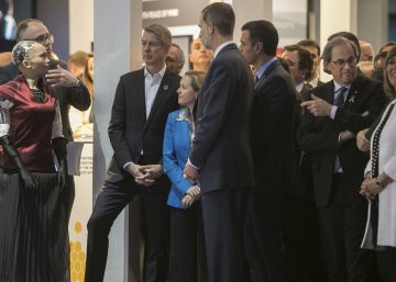Torra esquiva la foto con Felipe VI en los pabellones de España y Cataluña del Mobile