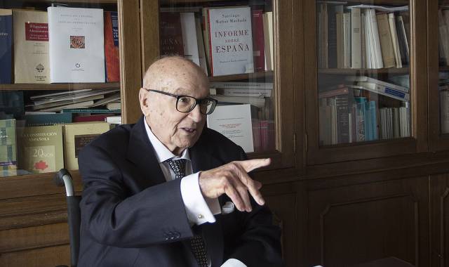 Mauel Clavero, en su casa de Sevilla.