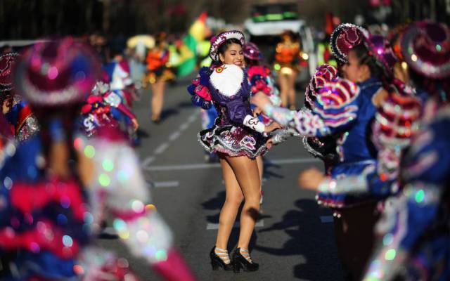 Ambiente en el desfile-pasacalles de Carnaval de San Blas-Canillejas.