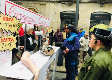 El temporal vence al Martes de Entroido en A Coruña y Pontevedra