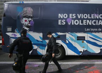 Barcelona denuncia al autobús de Hazte Oír por “atentar contra la dignidad de las personas”