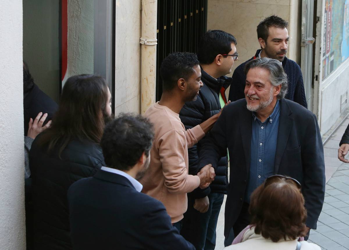 Pepu Hernández en la agrupacion socialista de Fuencarral.