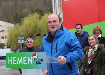 Ortuzar acusa a Casado de ser “antivasco en Madrid” y “foralista en Euskadi”