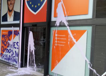 Las sedes de Ciudadanos y PP en Cataluña amanecen con pintadas