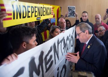 Los CDR increpan a Quim Torra por los lazos y él les responde: “Yo soy el pueblo”