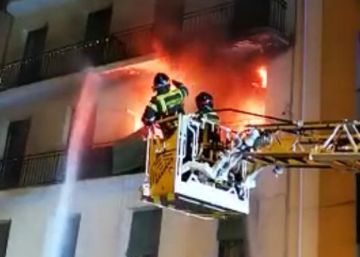 11 personas intoxicadas por humo en el incendio de un piso en Arganzuela