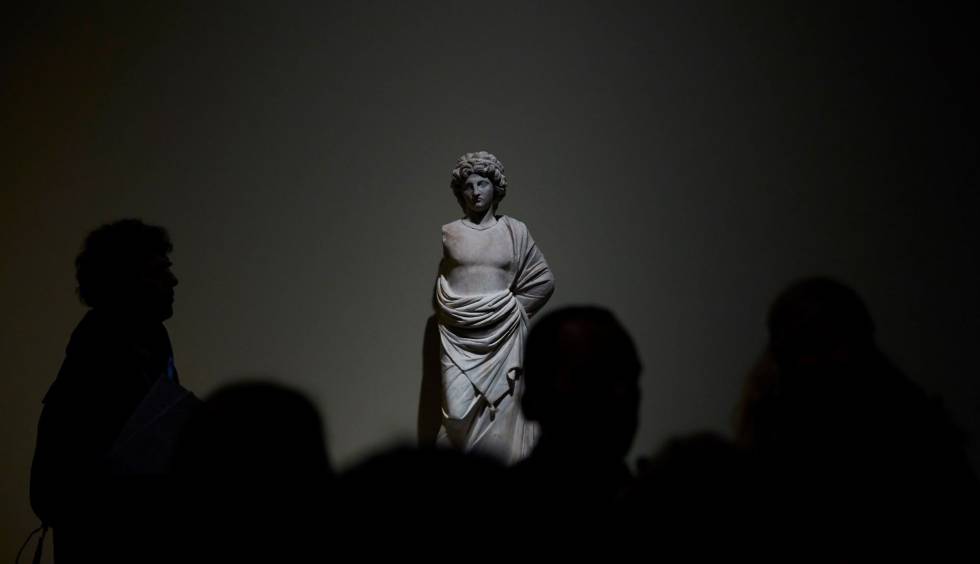 Estàtua heroica a l'estil d'Alexandre Magne trobada a Cirene (Líbia), que es pot veure a l'exposició.