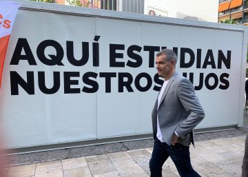 Cantó instala un barracón para denunciar la política educativa del Botànic