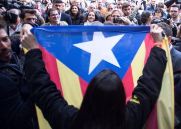 Independentistas increpan e insultan a Arrimadas en un acto en Vic