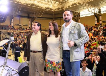 Abascal rescata en Alicante el lema del PP “agua para todos” y Vox anuncia el cierre de À Punt