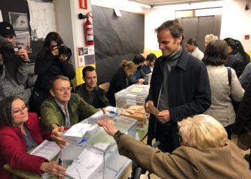 Los comunes caen al tercer puesto víctimas del voto útil al PSC