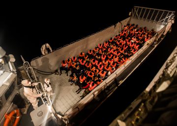 Portugal premia el trabajo del fotoperiodista gallego Óscar Corral a bordo del ‘Aquarius’