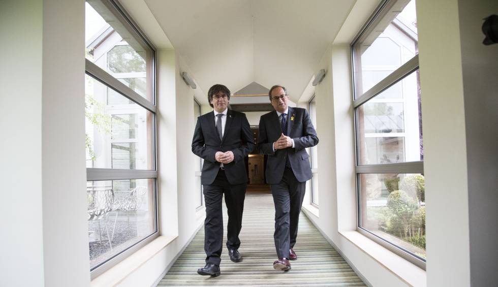 Puigdemont y Torra, al término de su encuentro en Waterloo, este jueves.