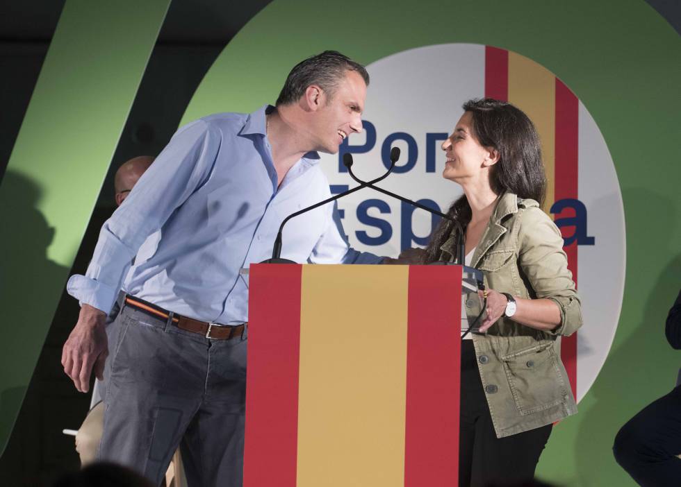 José Ortega Smith y Rocío Monasterio, en Paracuellos del Jarama.