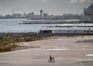 Colau propone pisos en la plataforma del zoo marino y Valls rascacielos en el 22@