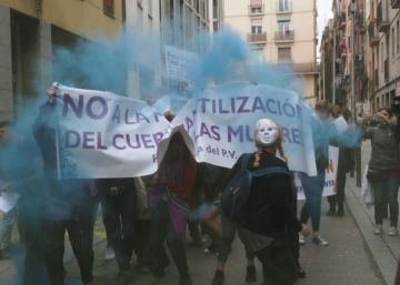 Una manifestación enfrenta a abolicionistas y a defensoras de la prostitución