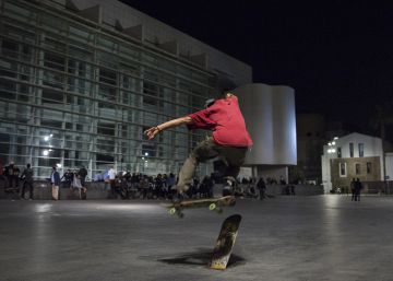 Els patinadors nocturns del Macba tenen els dies comptats