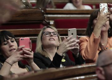 El independentismo recupera la mayoría en el Parlament con la renuncia de Sànchez, Rull y Turull