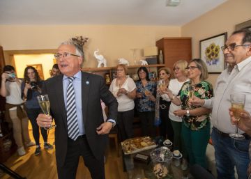 Cava, pastes i un míting de Bou a casa
