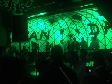 Iván Espinosa de los Monteros, haciendo de DJ.
