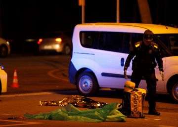 Muere un repartidor en Barcelona atropellado por un camión