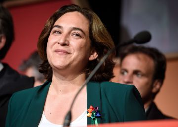 La pèrdua de suports als districtes populars li costa la victòria a Colau