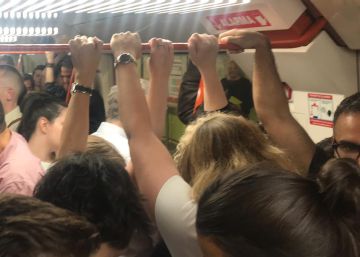 Aglomeraciones en metro y Cercanías en el primer día del cierre del túnel de Recoletos en Madrid