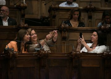 El pleno del Ayuntamiento de Barcelona despide a 30 de sus 41 concejales