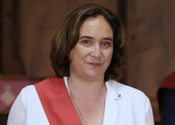 Colau reelegida alcaldesa en una tensa investidura con los votos de PSC y Valls