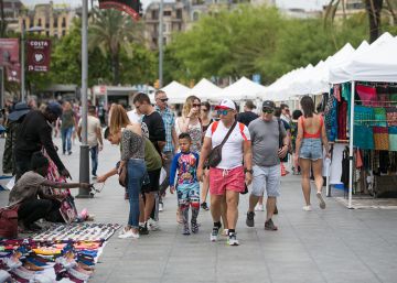 El ‘top manta’ es cronifica al passeig de Joan de Borbó