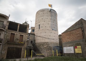 La torre que mil años después cae a trozos