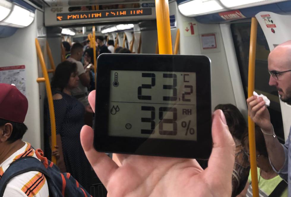 De la chaquetilla al abanico: 10 grados de diferencia de temperatura en vagones del Metro de Madrid