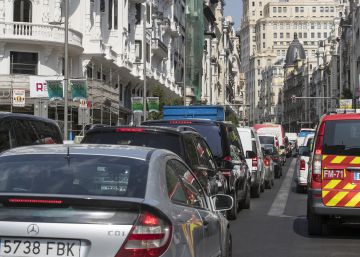 El primer día sin multas en Madrid Central arranca entre atascos y protestas