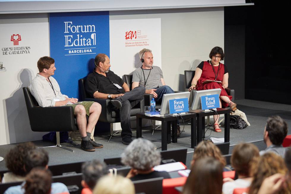 Els editors Jacques Testard (esquerra), Joan Sala, Mathew Clayton i Valeria Bergalli, en el Foto Edita.